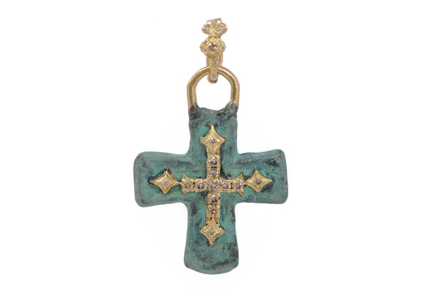 front view of the cross pendant